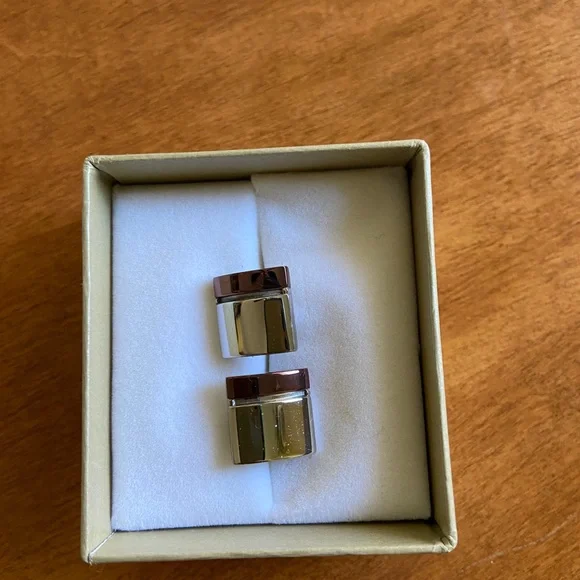 Cuff links - Picture 1 of 2